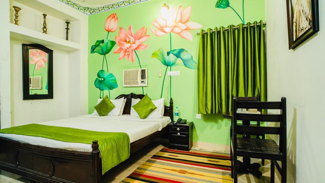 Hotel Lake Paradise อุเดเปอร์ ภายนอก รูปภาพ