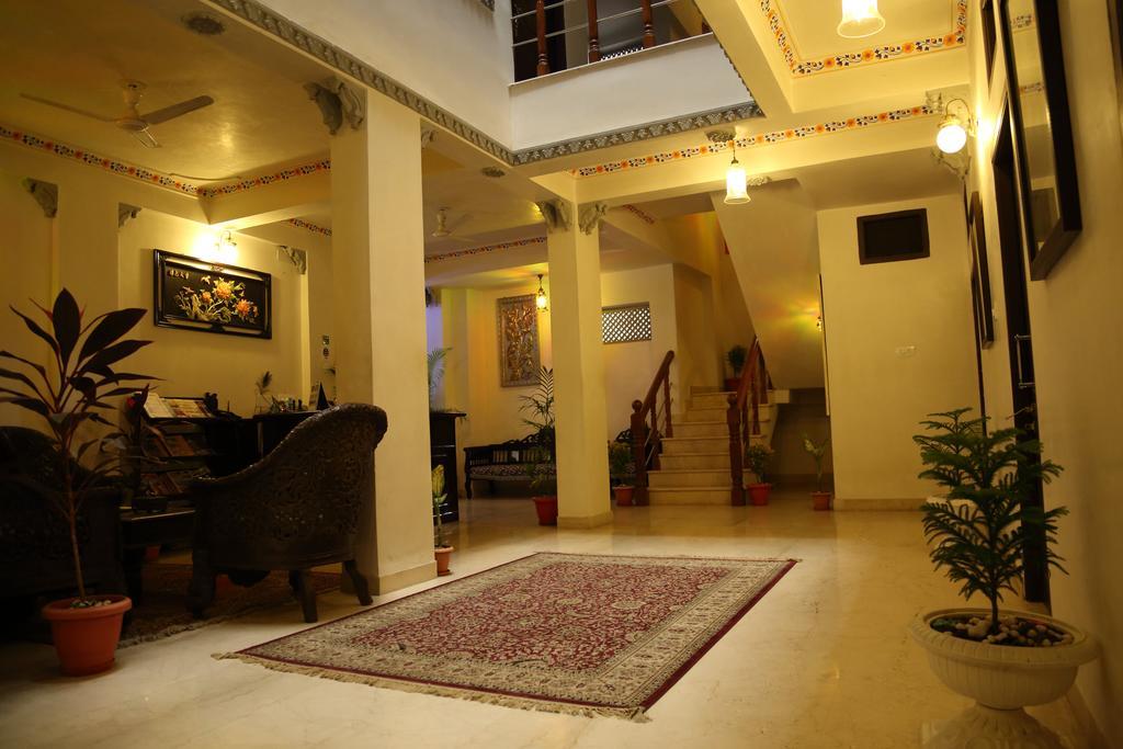 Hotel Lake Paradise อุเดเปอร์ ภายนอก รูปภาพ