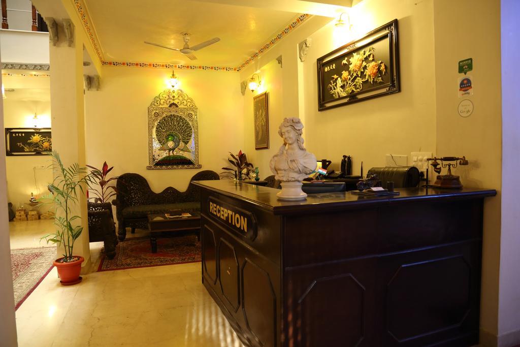 Hotel Lake Paradise อุเดเปอร์ ภายนอก รูปภาพ