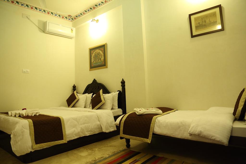 Hotel Lake Paradise อุเดเปอร์ ภายนอก รูปภาพ