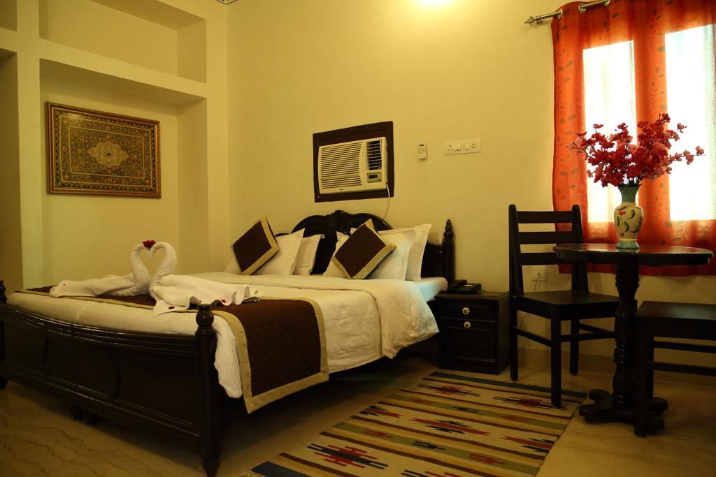 Hotel Lake Paradise อุเดเปอร์ ภายนอก รูปภาพ